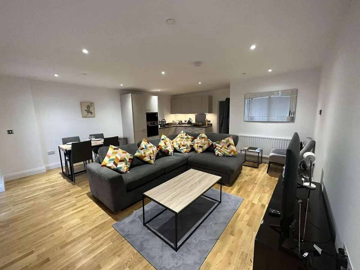 Lovely 2 Bedroom Apartment 런던