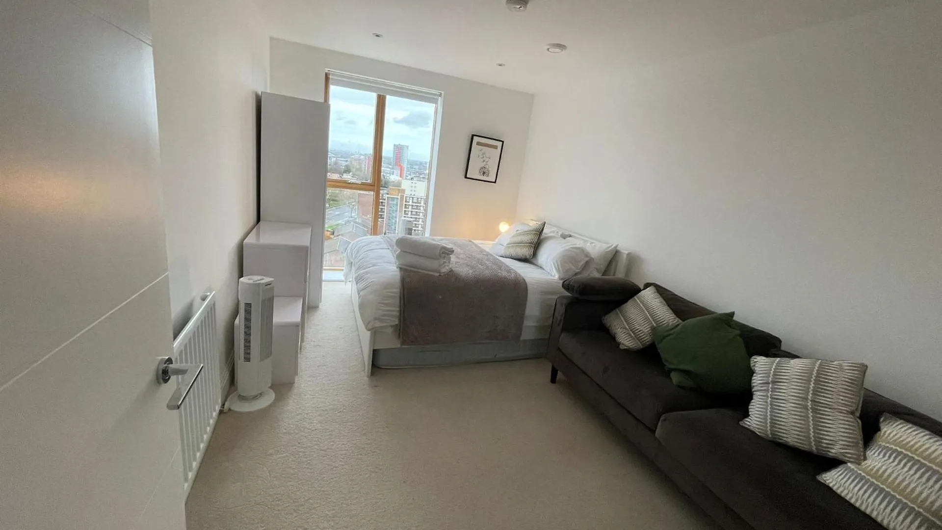 Lovely 2 Bedroom Apartment 런던