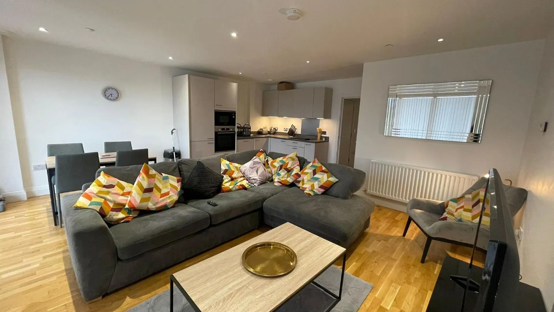 Lovely 2 Bedroom Apartment 런던