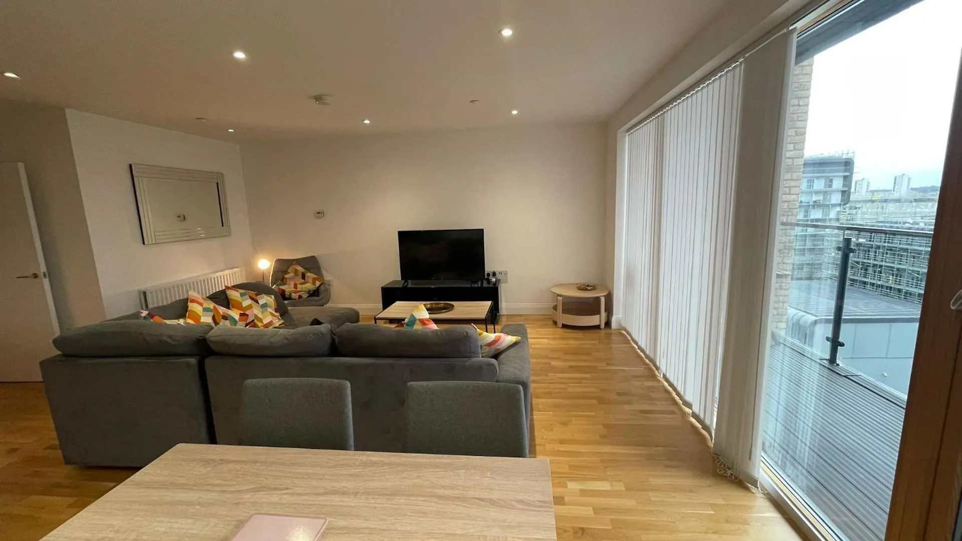 Lovely 2 Bedroom Apartment 런던