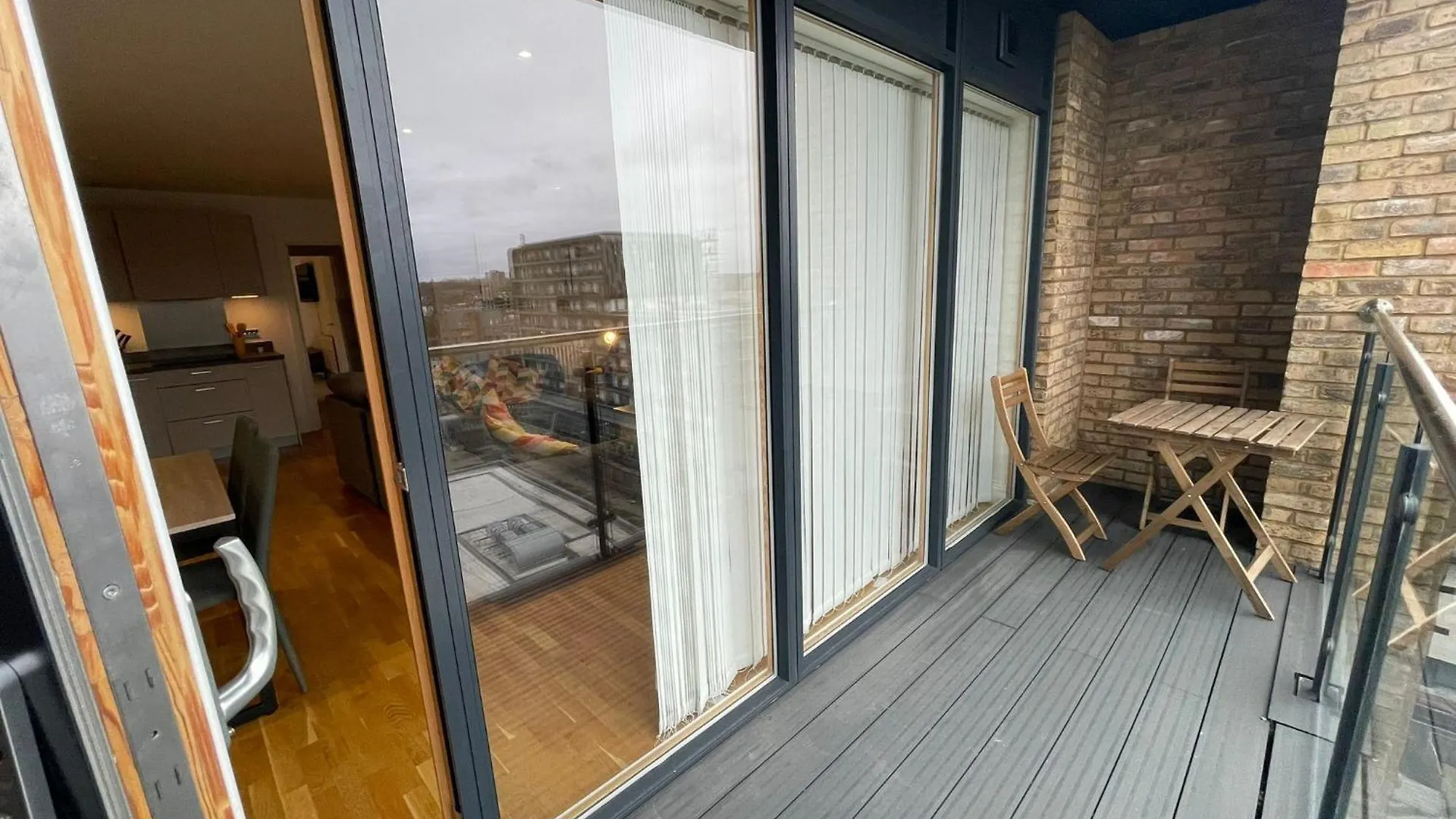 Lovely 2 Bedroom Apartment 런던 영국